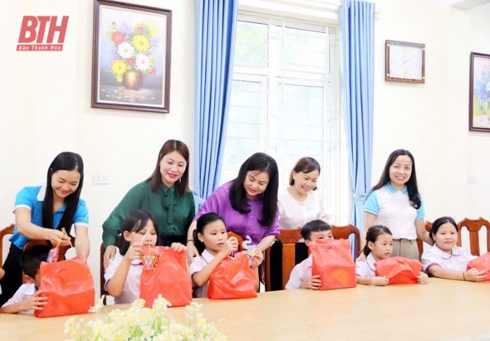 Trao 200 phần quà Trung thu cho trẻ em nghèo