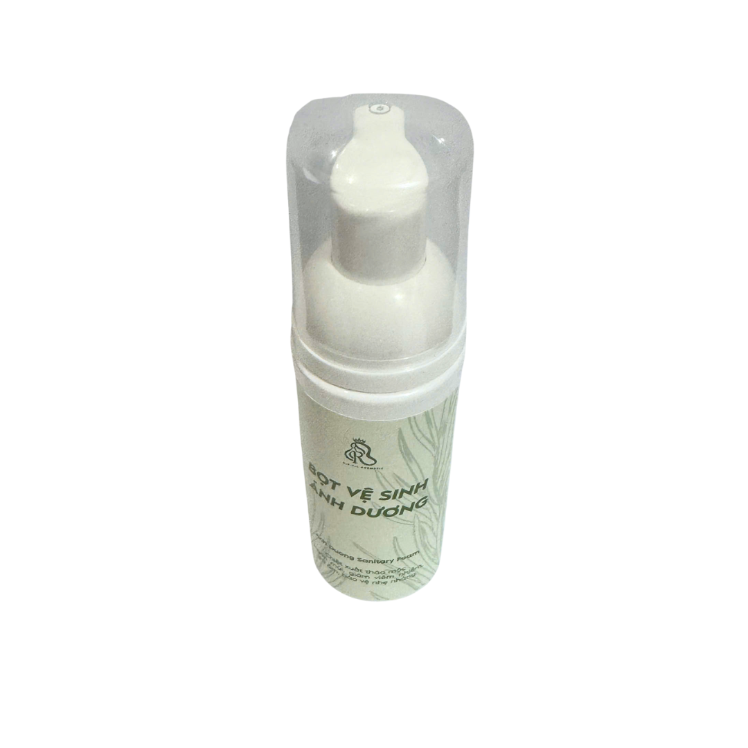 Bọt vệ sinh Ánh Dương chiết xuất từ 14 loại thảo mộc thiên nhiên kết hợp các hoạt chất làm sạch dịu nhẹ