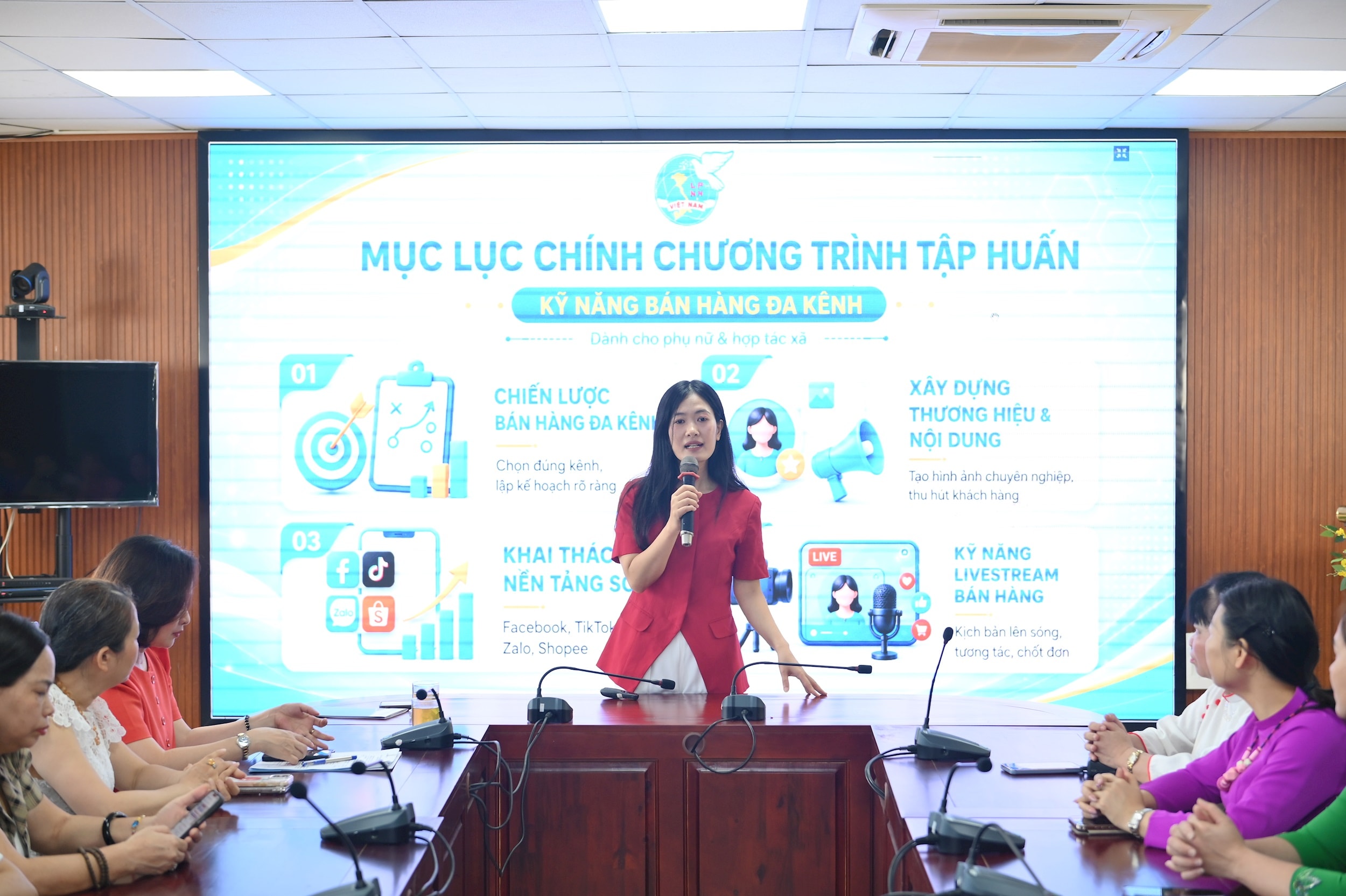 Tập huấn bán hàng đa kênh và livestream cho nữ chủ doanh nghiệp