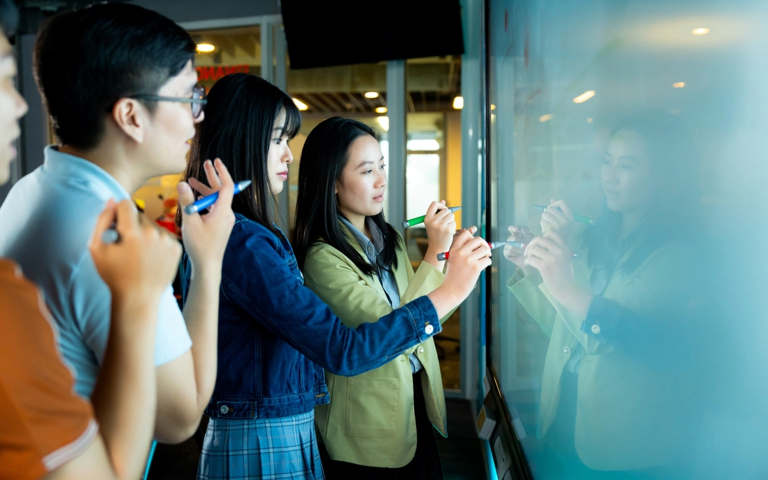 Thu hẹp "khoảng cách kép" về giới trong kỷ nguyên AI