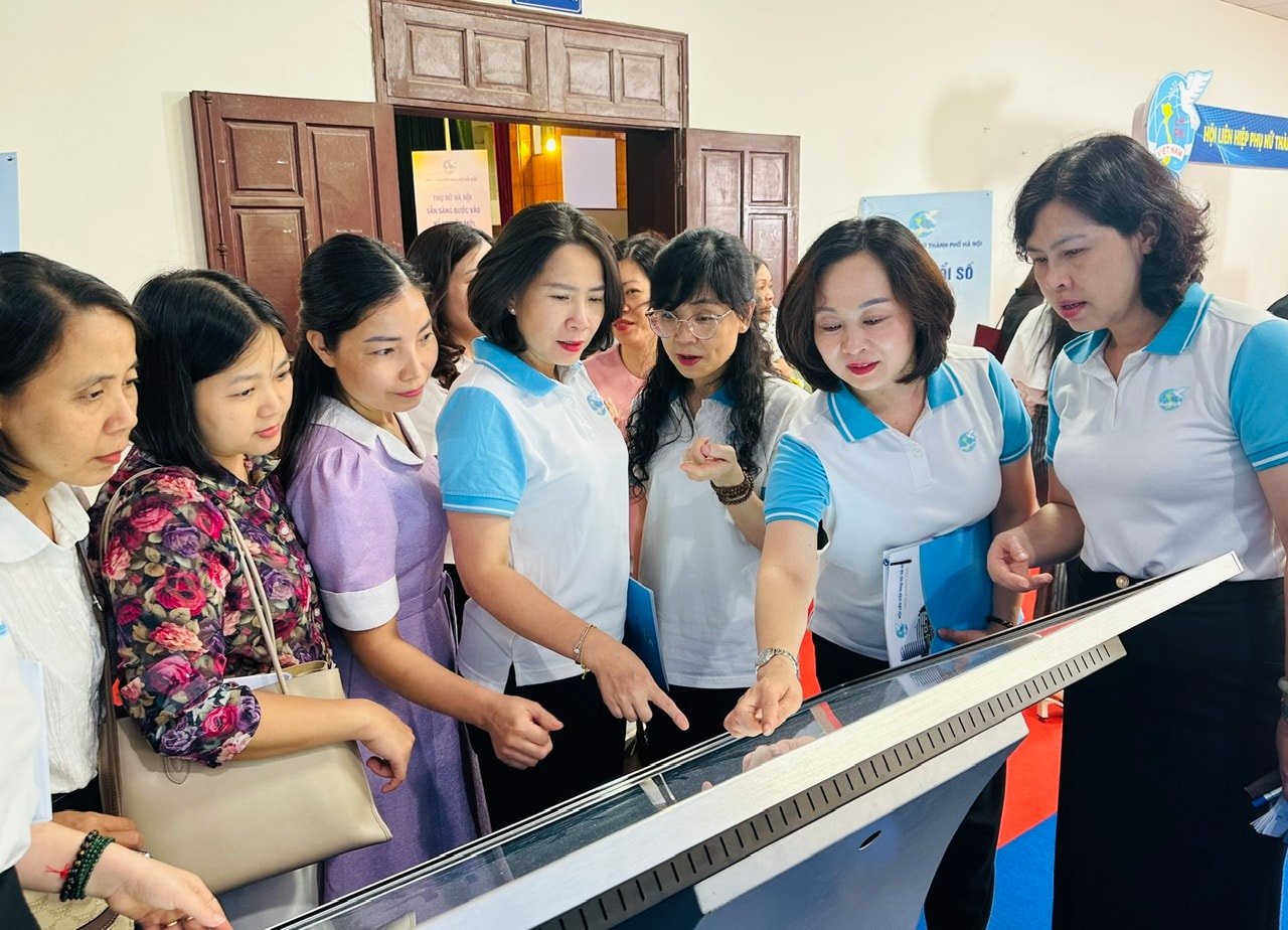 Phụ nữ Hà Nội tự tin thích ứng và làm chủ công nghệ số