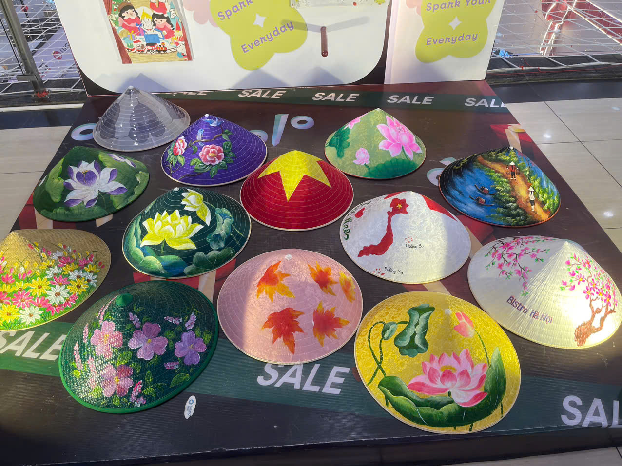 Nón lá trên lụa có đk 41xh18