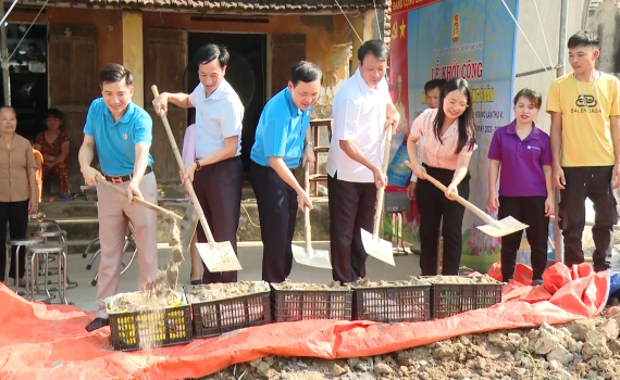 Xây dựng 10 nhà tình nghĩa cho hội viên nghèo