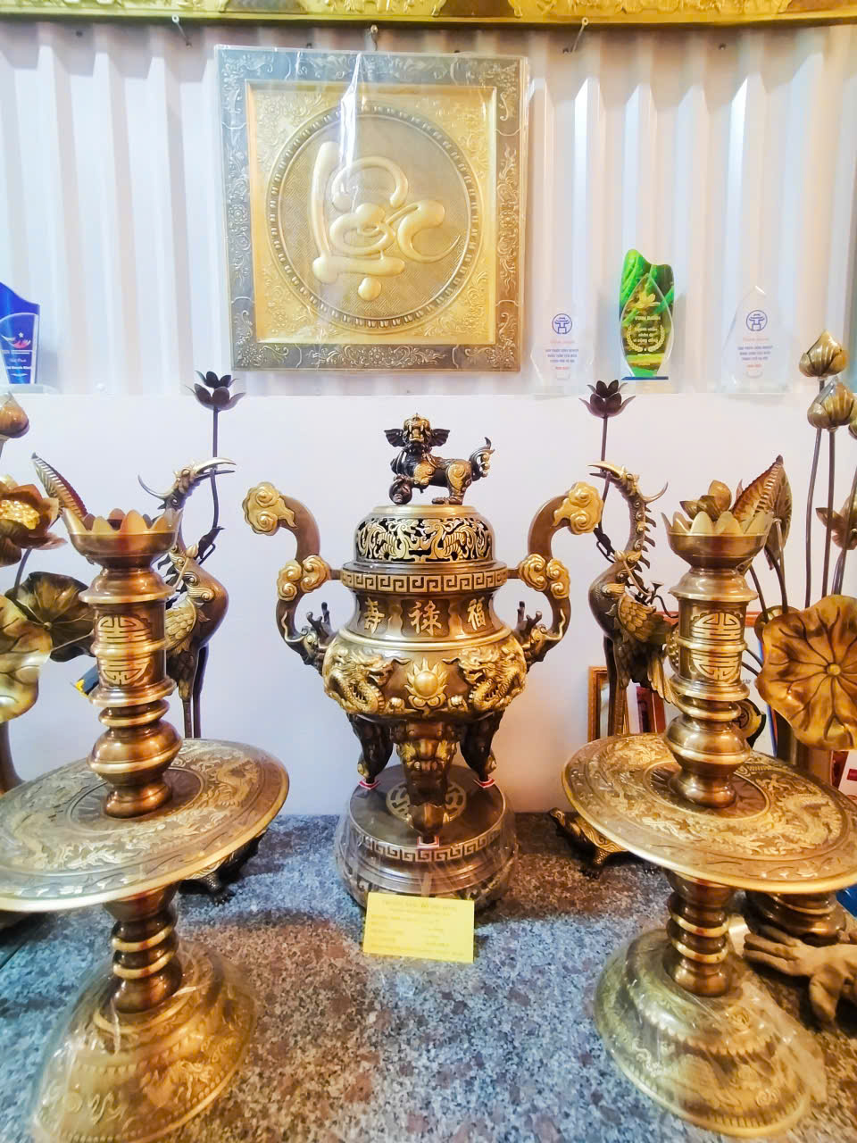 Bộ Đỉnh đại, Đồng vàng Hun Cổ bóng